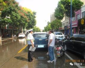 路边事故司机吃瓜,司机化身吃瓜群众,围观奇观引热议