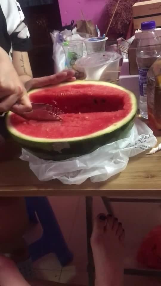 吃瓜宿舍拍照,镜头下的青春记忆