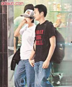 袁咏仪张智霖吃瓜,揭秘明星夫妻的甜蜜日常