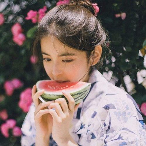 吃瓜女孩江小鱼,吃瓜女孩的麻辣点评与娱乐圈风云